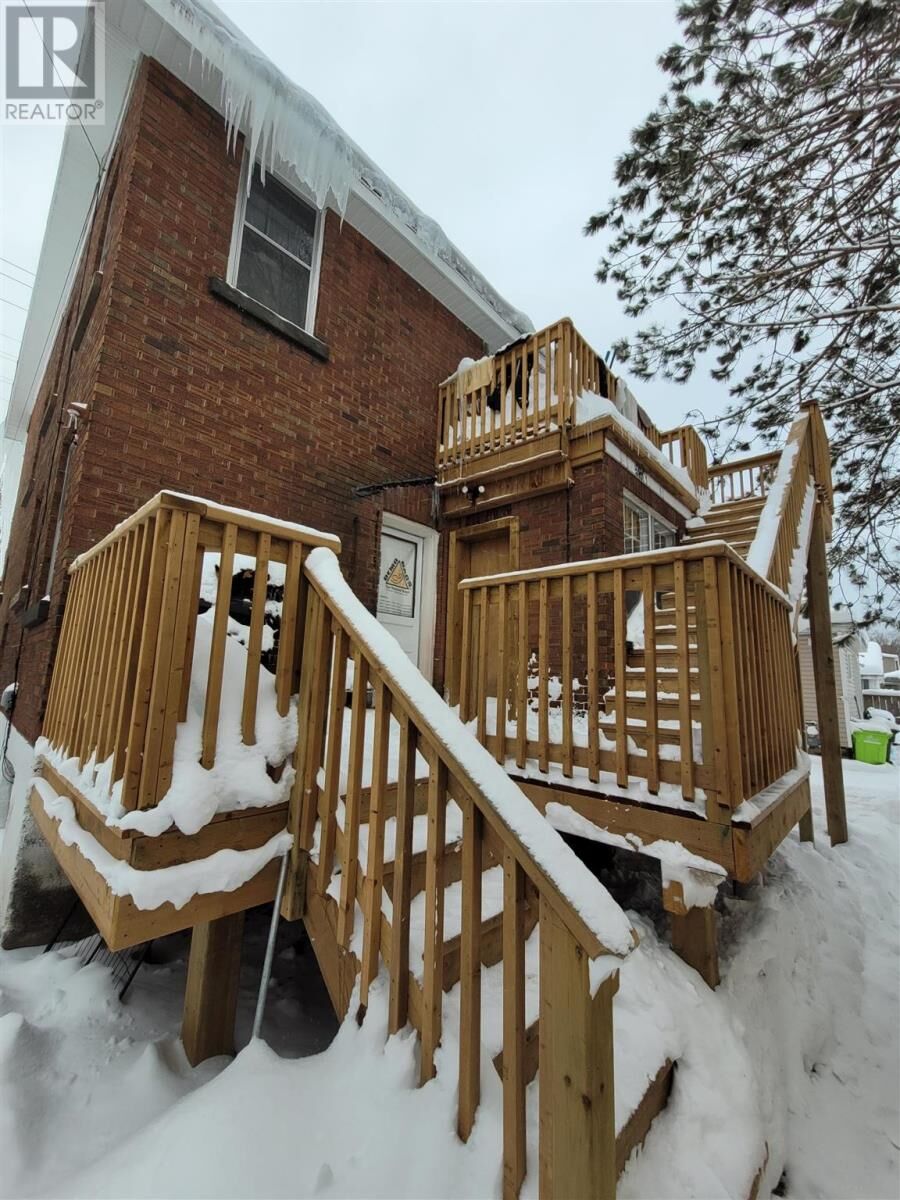 Property Photo: 333 Wellington St E ON P6A 2L8