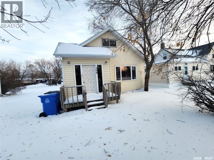 Property Photo: 508 1st Avenue E SK S0C 1N0