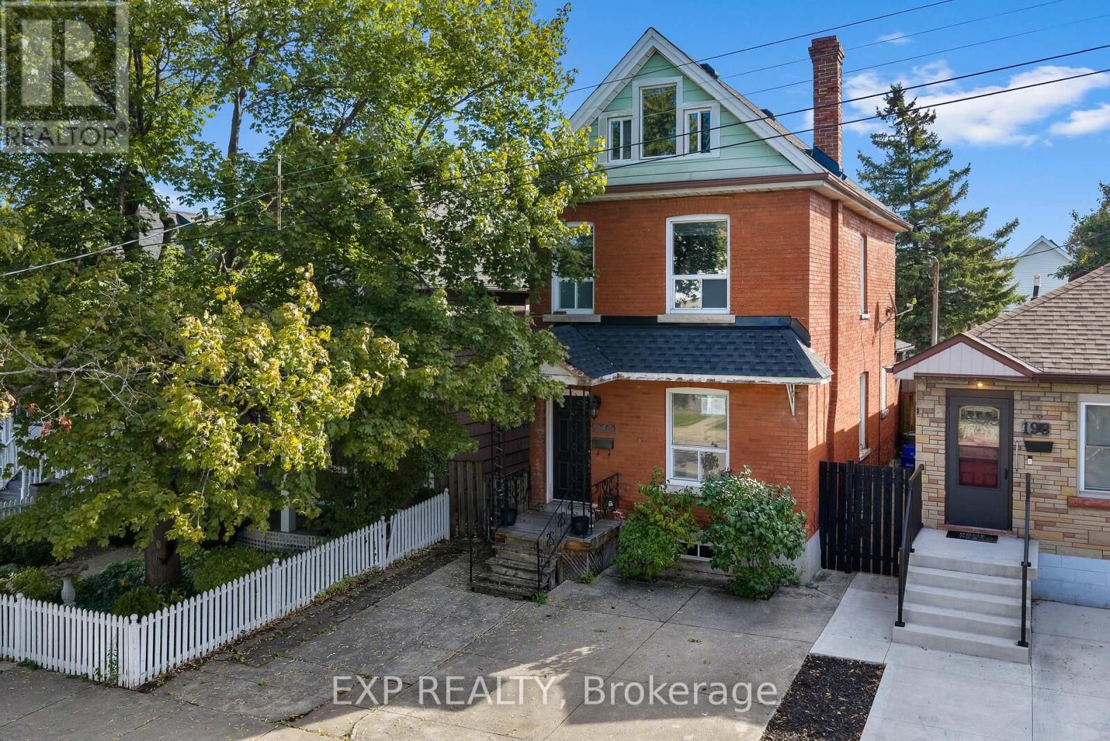 Property Photo:  200 Kensington Avenue North  ON L8L 7N7 