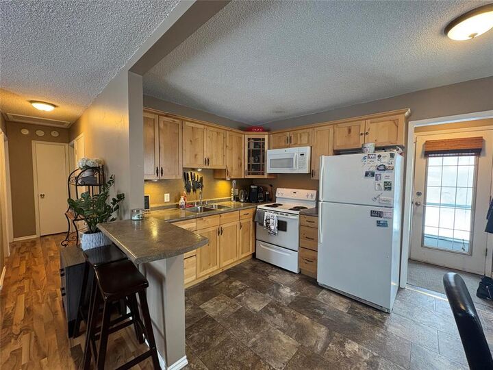 Photo de la propriété: 225 Dunfield Avenue MB R7N 2Y1