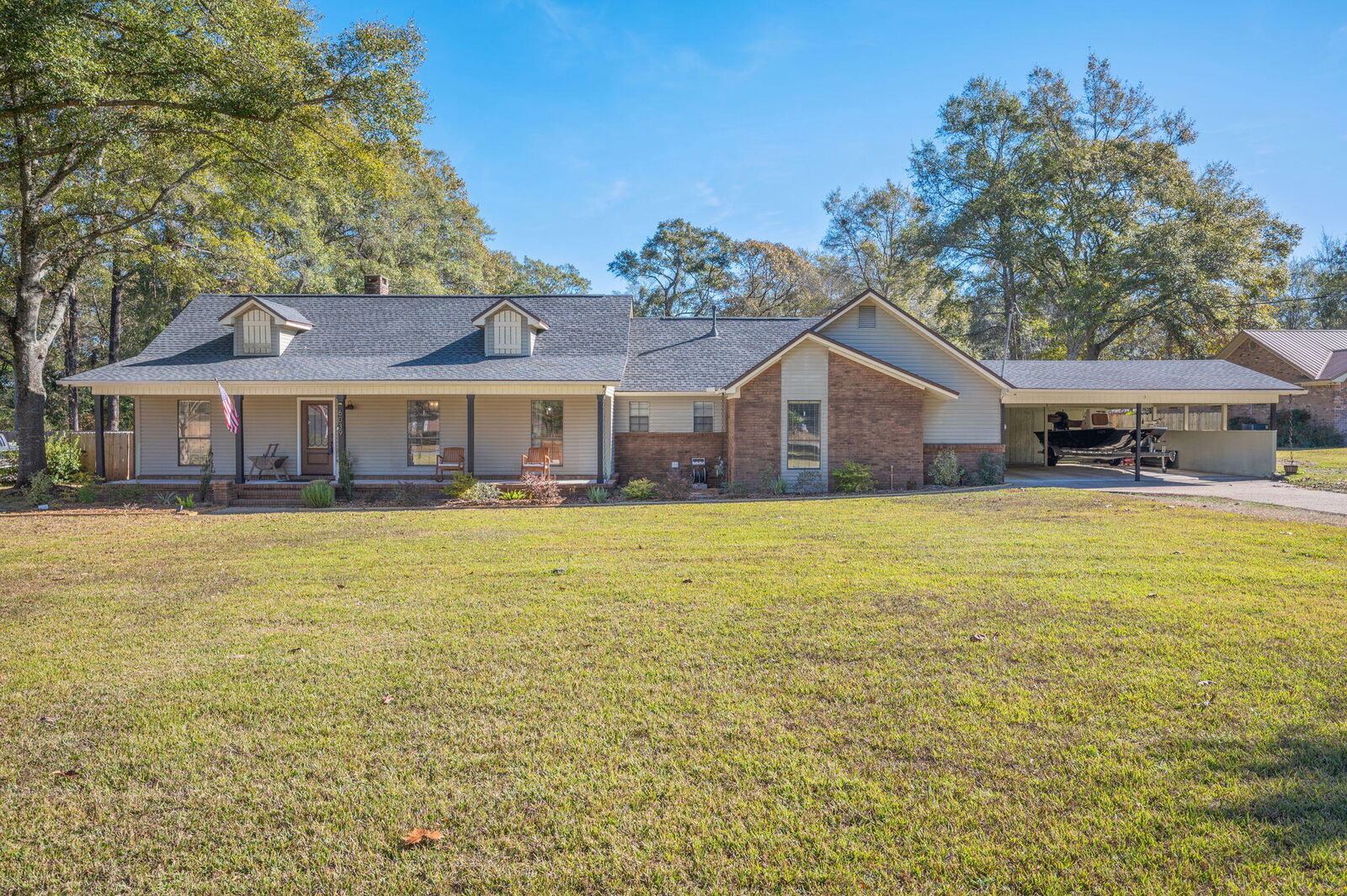 Property Photo: 6039 Blueberry Lane FL 32536