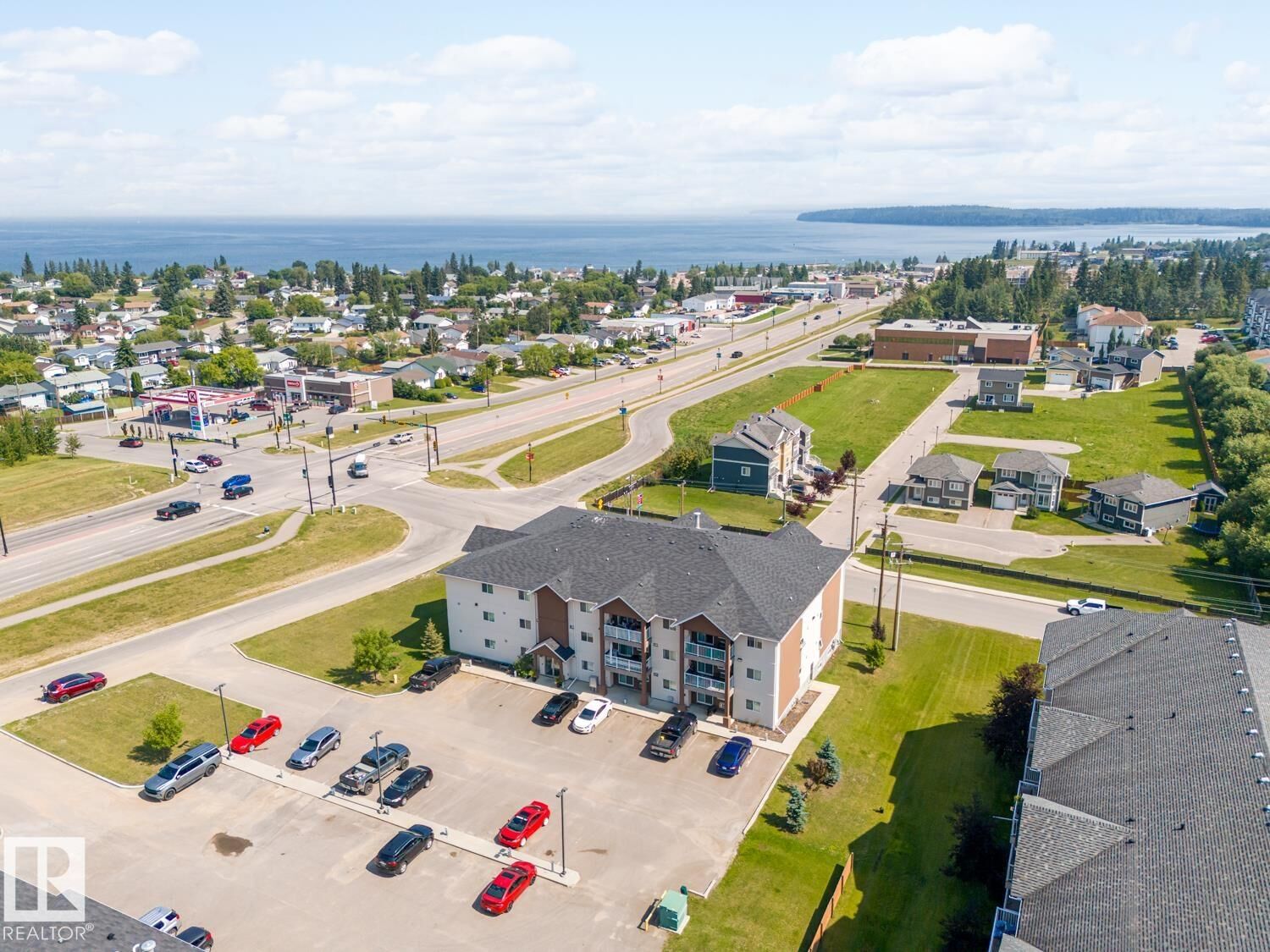 Property Photo:  1601 8 Avenue 1103  AB T9M 0C3 