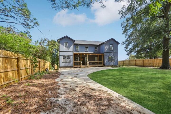 Property Photo:  1400 Bouldercrest Road  GA 30316 