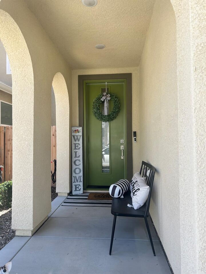 Property Photo: 1122 Elevations Way W CA 93636