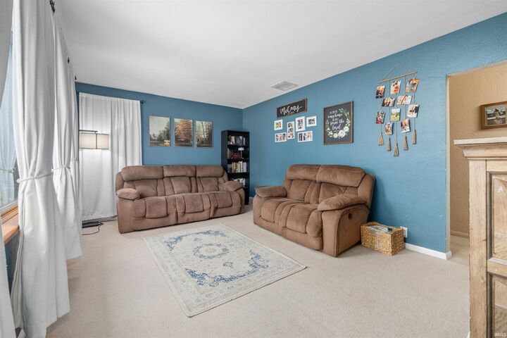 Property Photo: 816 E 1st Street IN 46706