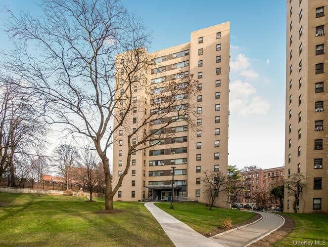 Property Photo:  6 Fordham Hill Oval 15F  NY 10468 
