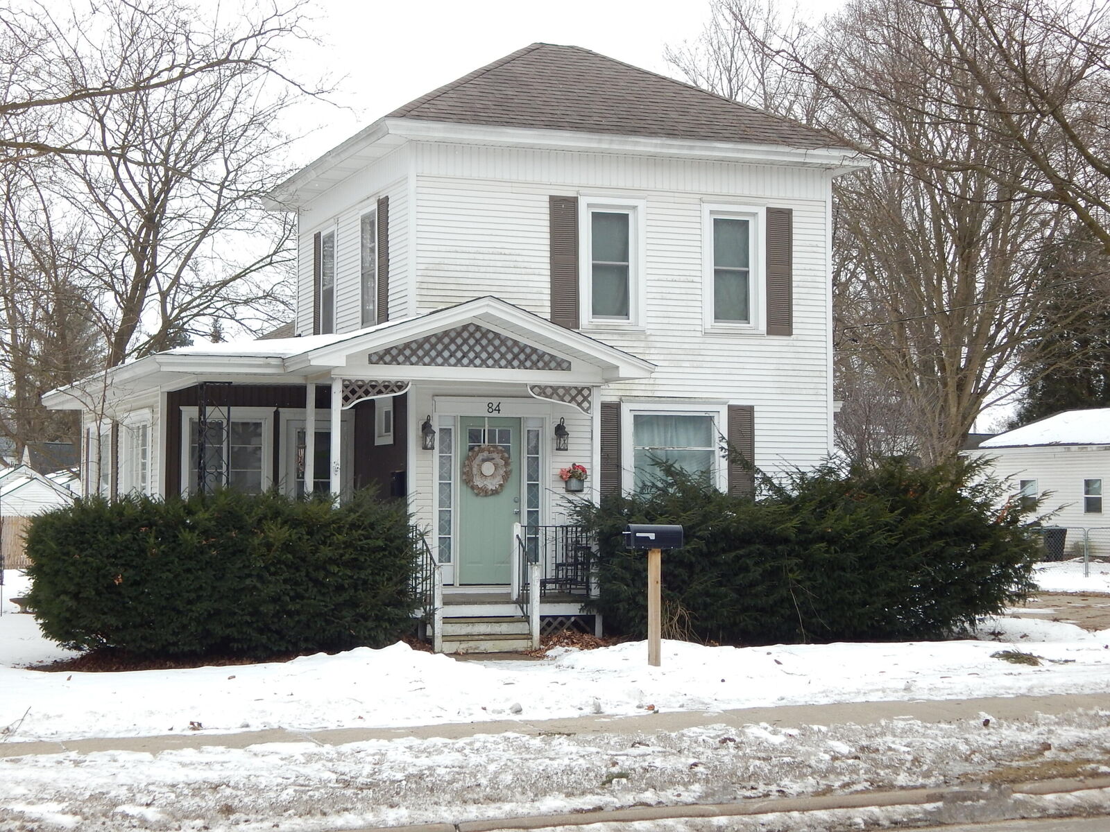 Property Photo:  84 W Division Street  MI 49345 