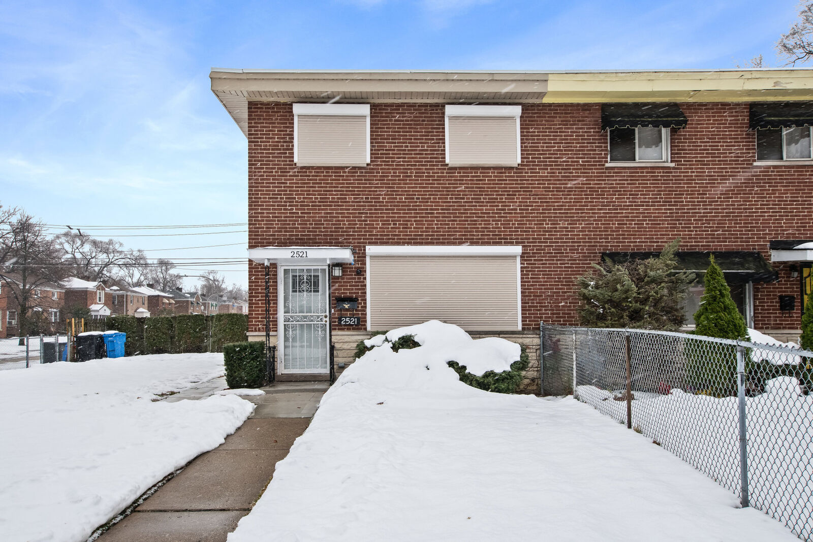 Property Photo:  2521 E 98th Street  IL 60617 