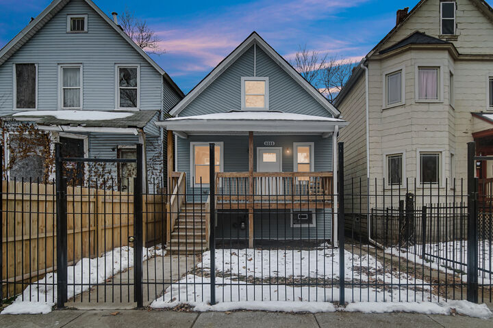 Property Photo:  8008 S Muskegon Avenue  IL 60617 