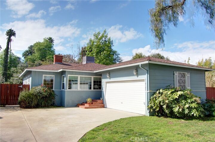 Property Photo:  5529 Fallbrook  CA 91367 