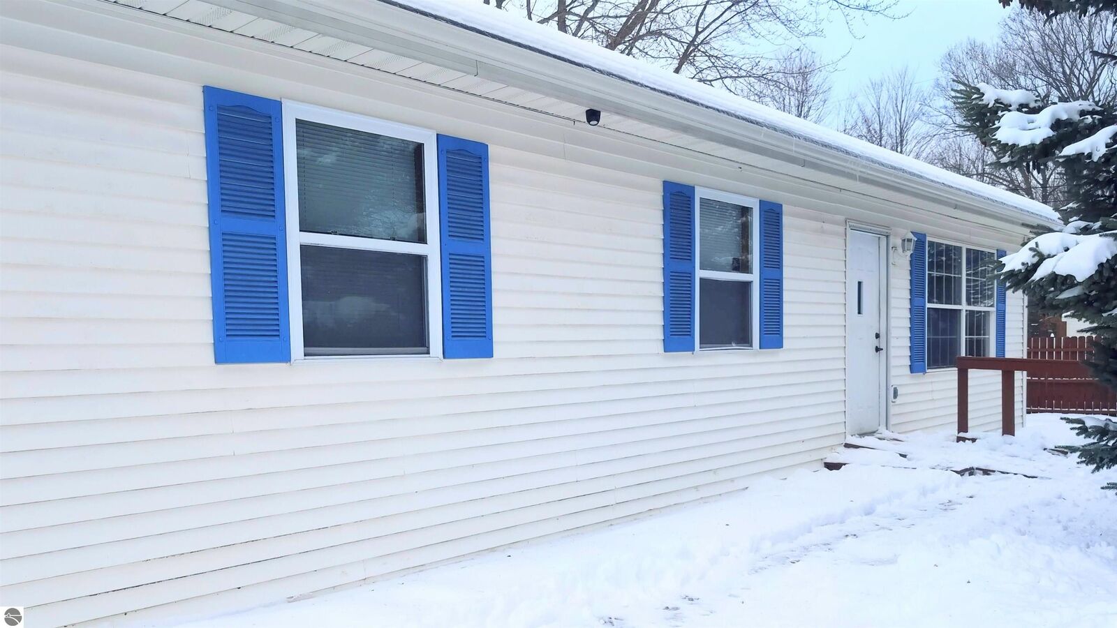 Property Photo: 11990 E Pickard Road MI 48858