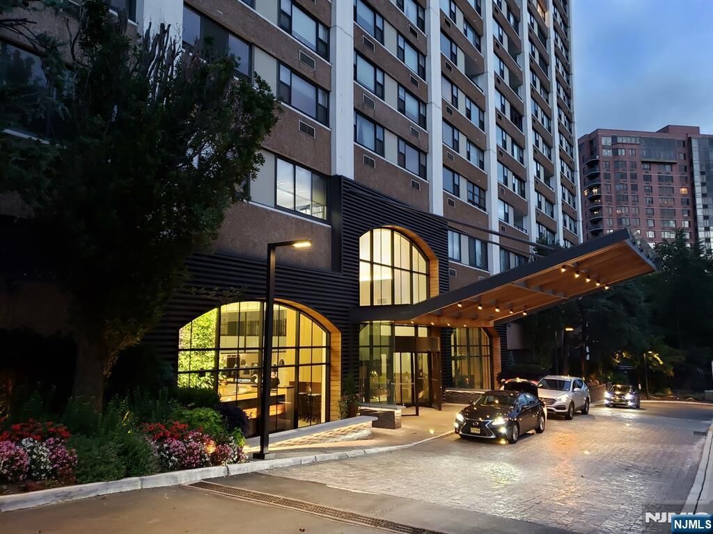 Property Photo:  250 Gorge Road 18K  NJ 07010 