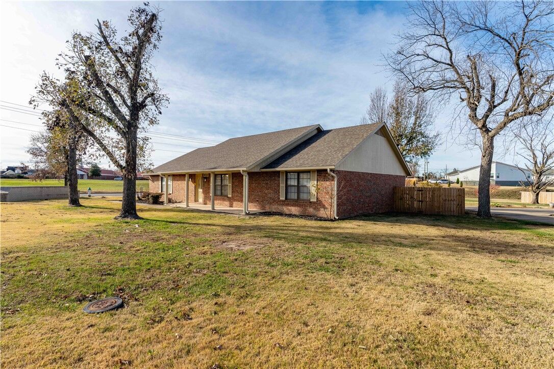 Property Photo:  850 S Chateau Drive  AR 72758 
