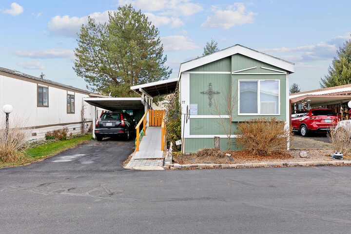 Property Photo: 185 NW Harwood Avenue 77 OR 97754