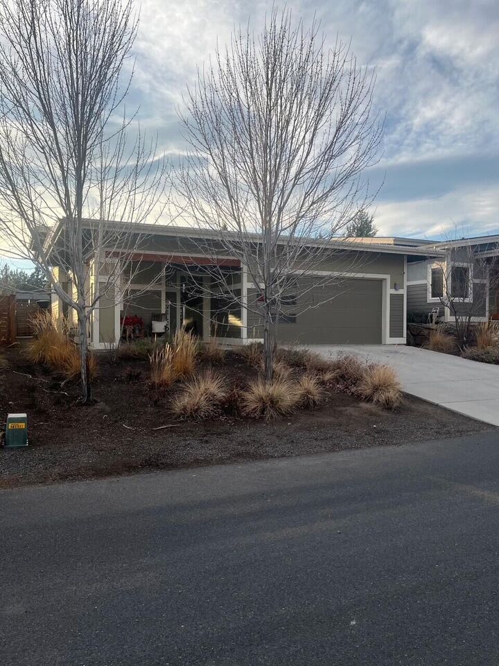 Property Photo:  2233 NW Deschutes Place  OR 97703 