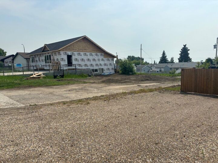 Property Photo: 11209 108 Avenue AB T0H 1L0