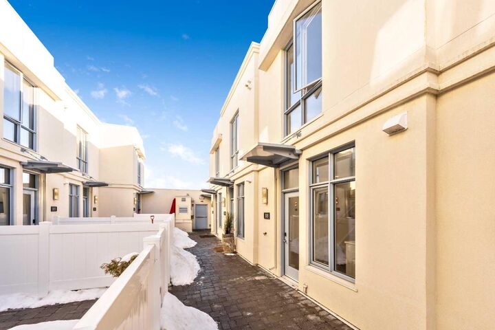 Property Photo: 1611 28 Avenue SW 308 AB T2T 1J5