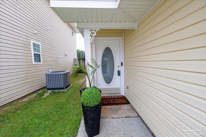 Property Photo: 3256 Two Sisters Way FL 32505