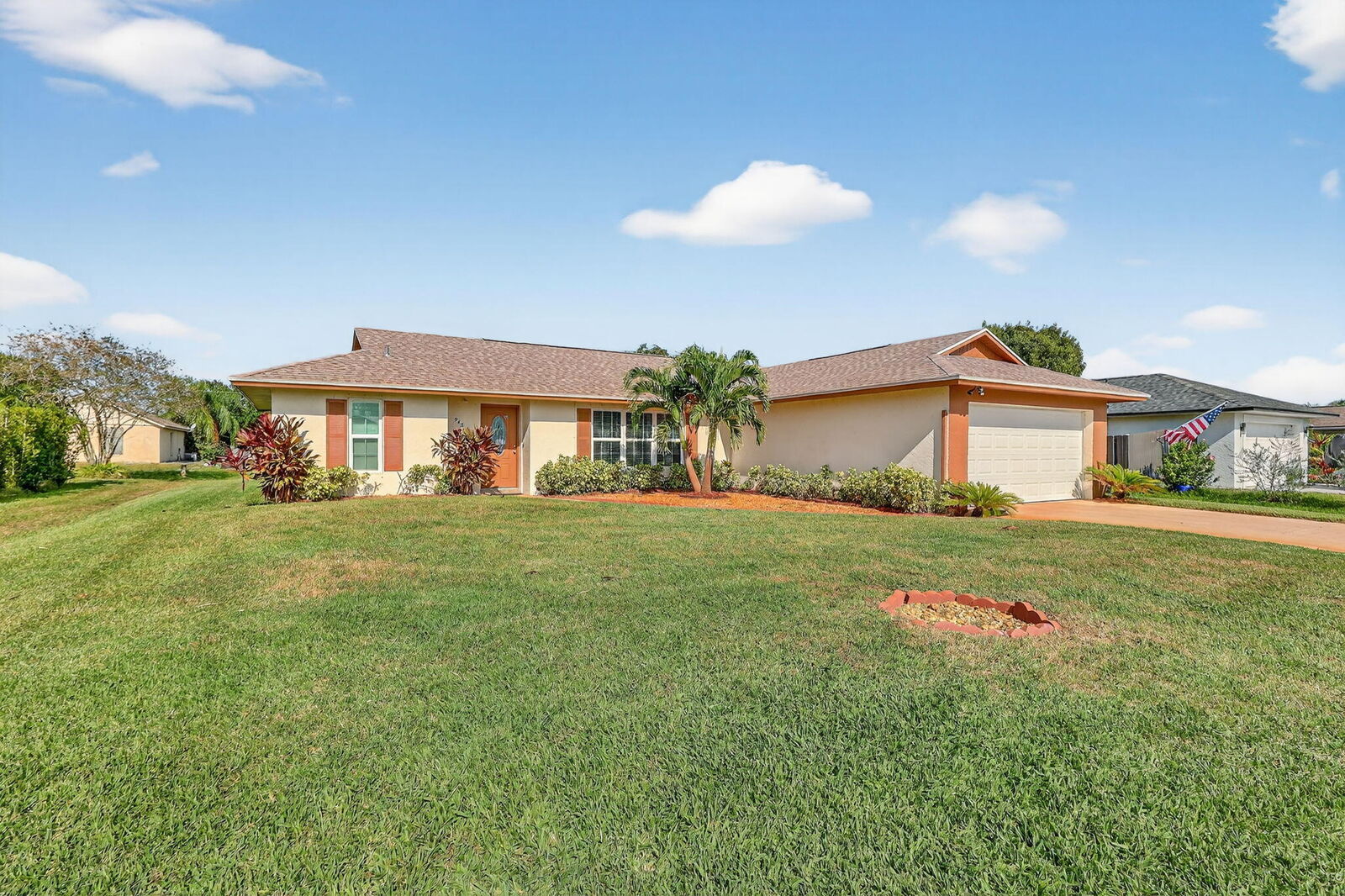 Property Photo: 943 SE Brookedge Avenue E FL 34983
