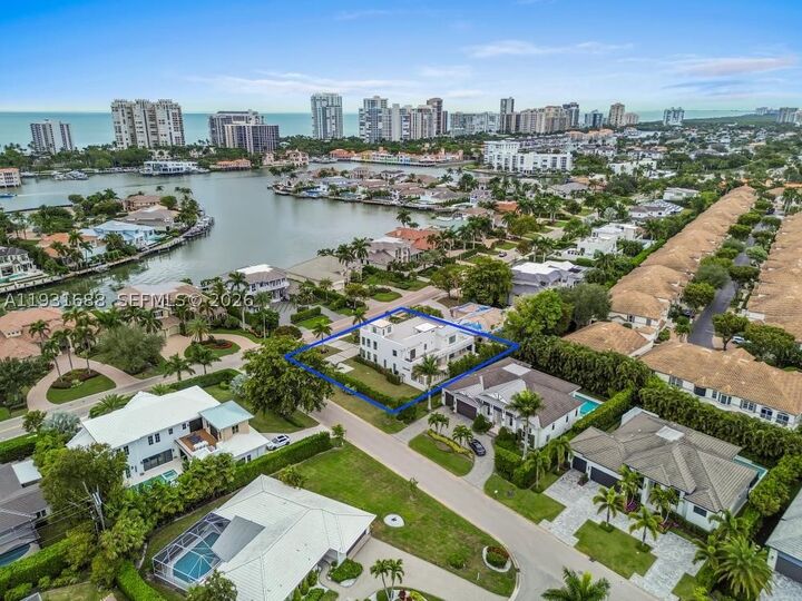 Property Photo: 3800 Crayton Road FL 34103