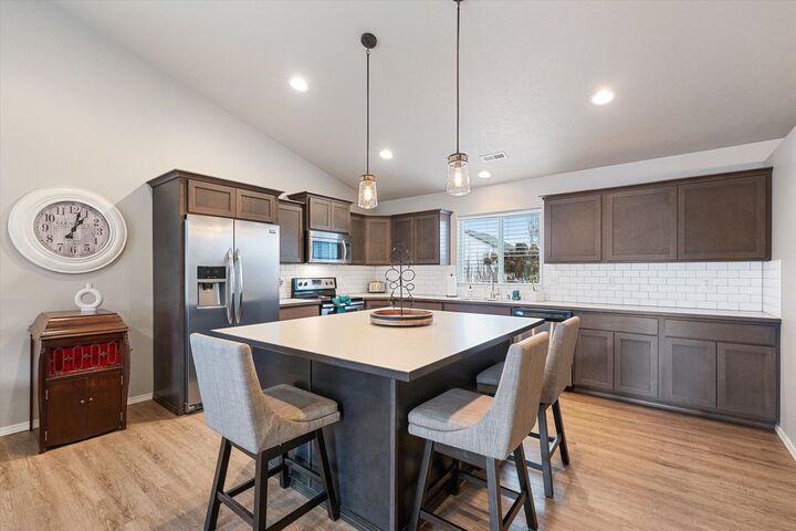 Property Photo: 1910 W Maxine Ave WA 99208