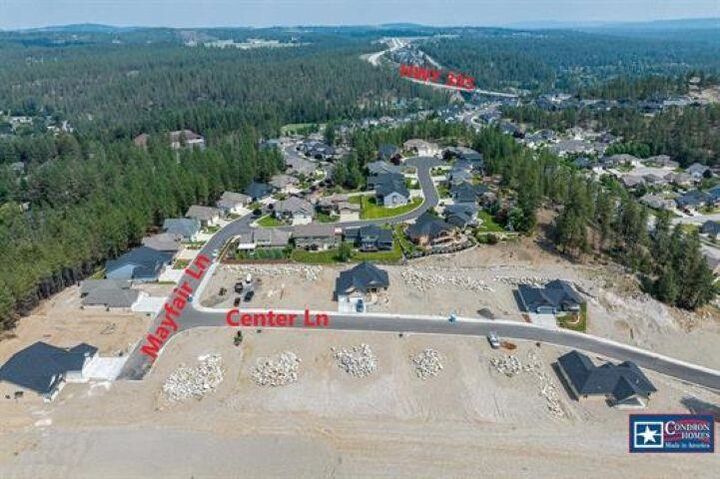 Property Photo: 58 E Center Ln WA 99205