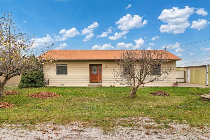 Property Photo: 2265 B Sand Canyon Rd WA 99109