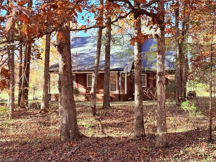 Property Photo: 435 Overland Trail NC 27048