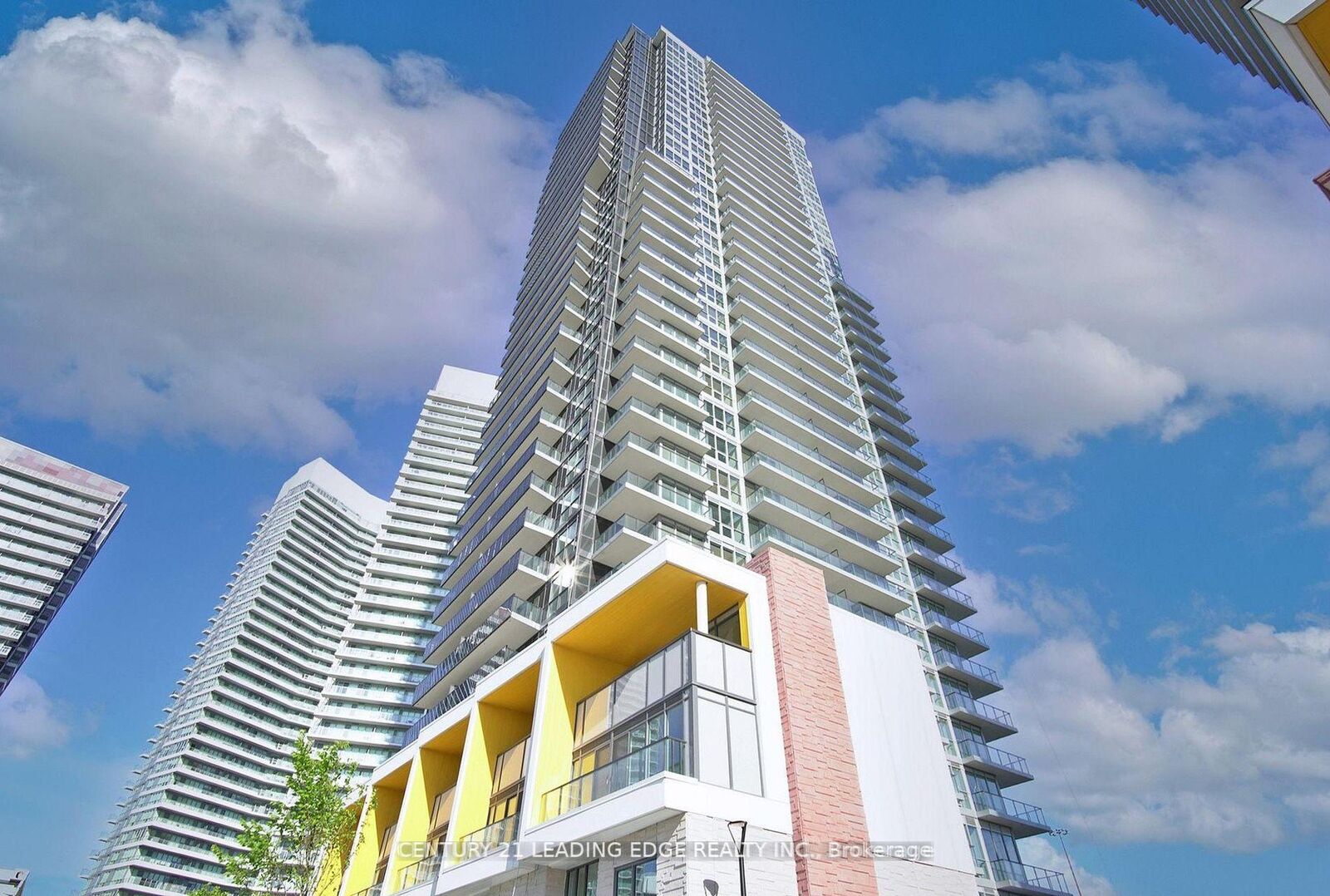 Property Photo:  95 McMahon Drive 2802  ON M2K 0H2 