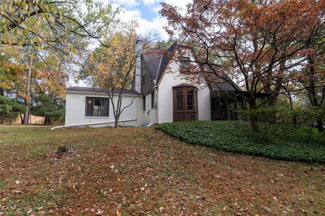 Property Photo: 2294 Clearvue Rd PA 15237