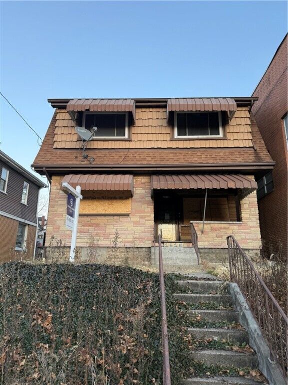 Property Photo:  1614 Kenneth Ave  PA 15068 