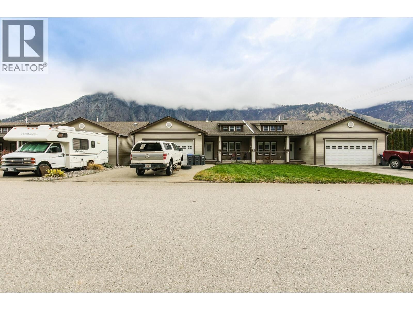 Property Photo: 703 9th Avenue BC V0X 1N3