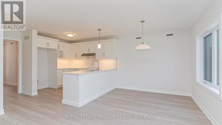 Property Photo: 118 Styles Drive ON N5R 0N8