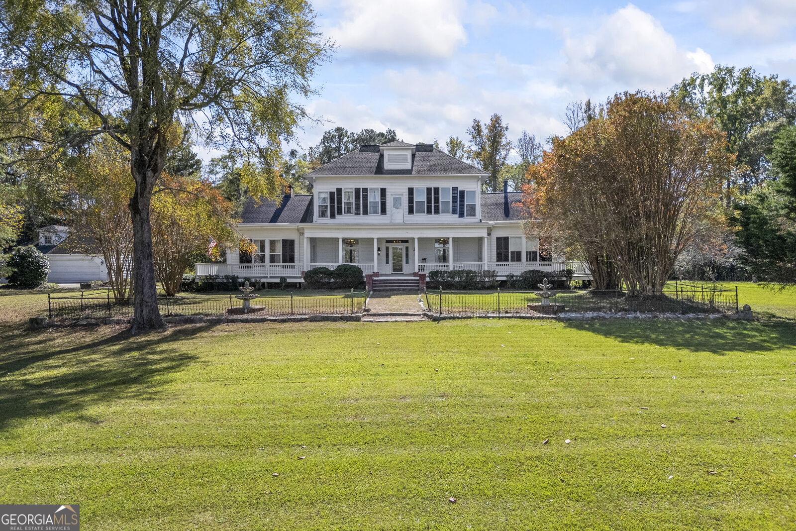 Property Photo: 1091 E Peachtree Avenue GA 30669