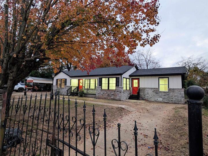 Property Photo:  1213 Academy St  TX 75701 