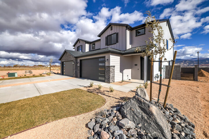 Property Photo:  1032 N Fern St  UT 84721 