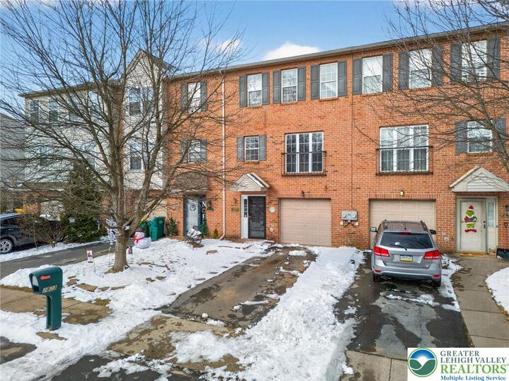 Property Photo:  2823 Sequoia Drive  PA 18062 