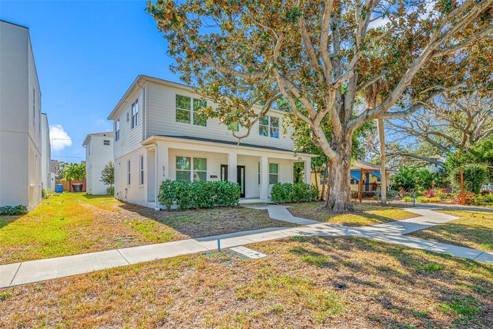 Property Photo: 6910 Dartmouth Avenue N FL 33710