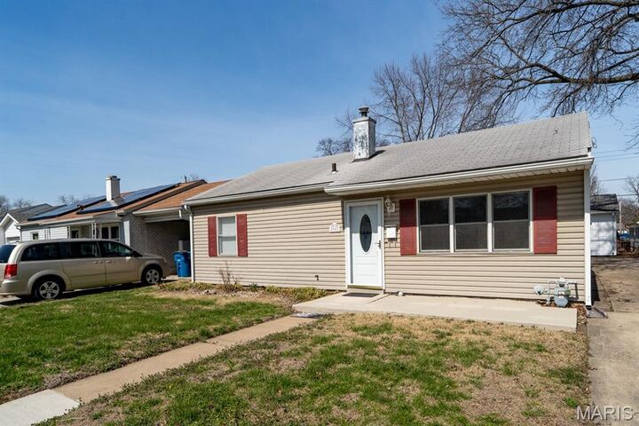 Property Photo:  1917 Joy Avenue  IL 62040 