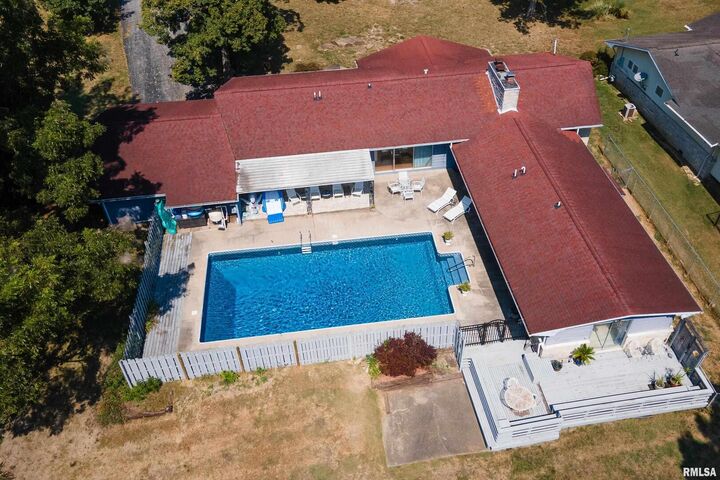 Property Photo:  1609 Tina Dr Drive  IL 62966 