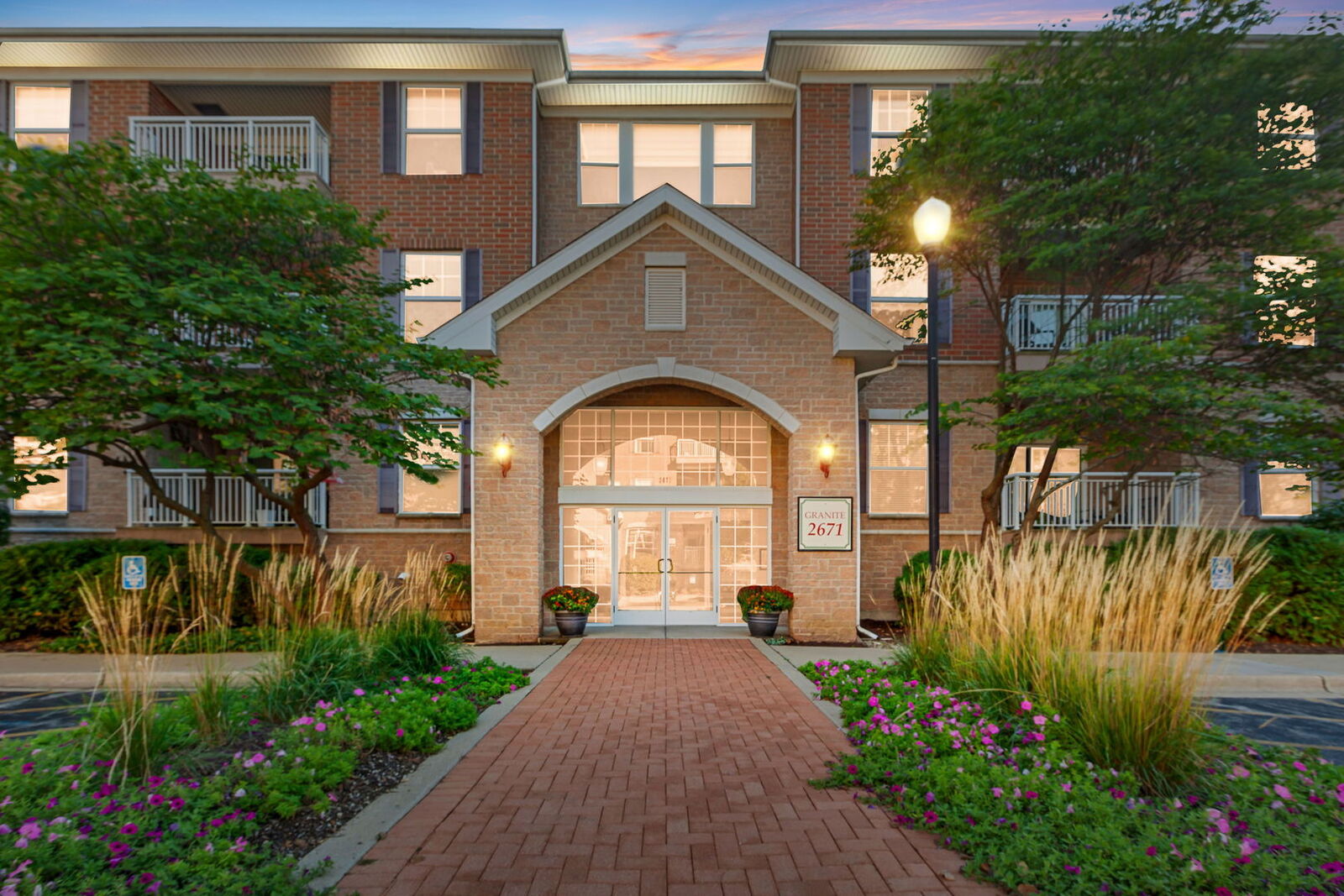 Property Photo:  2671 Stone Circle 208  IL 60134 