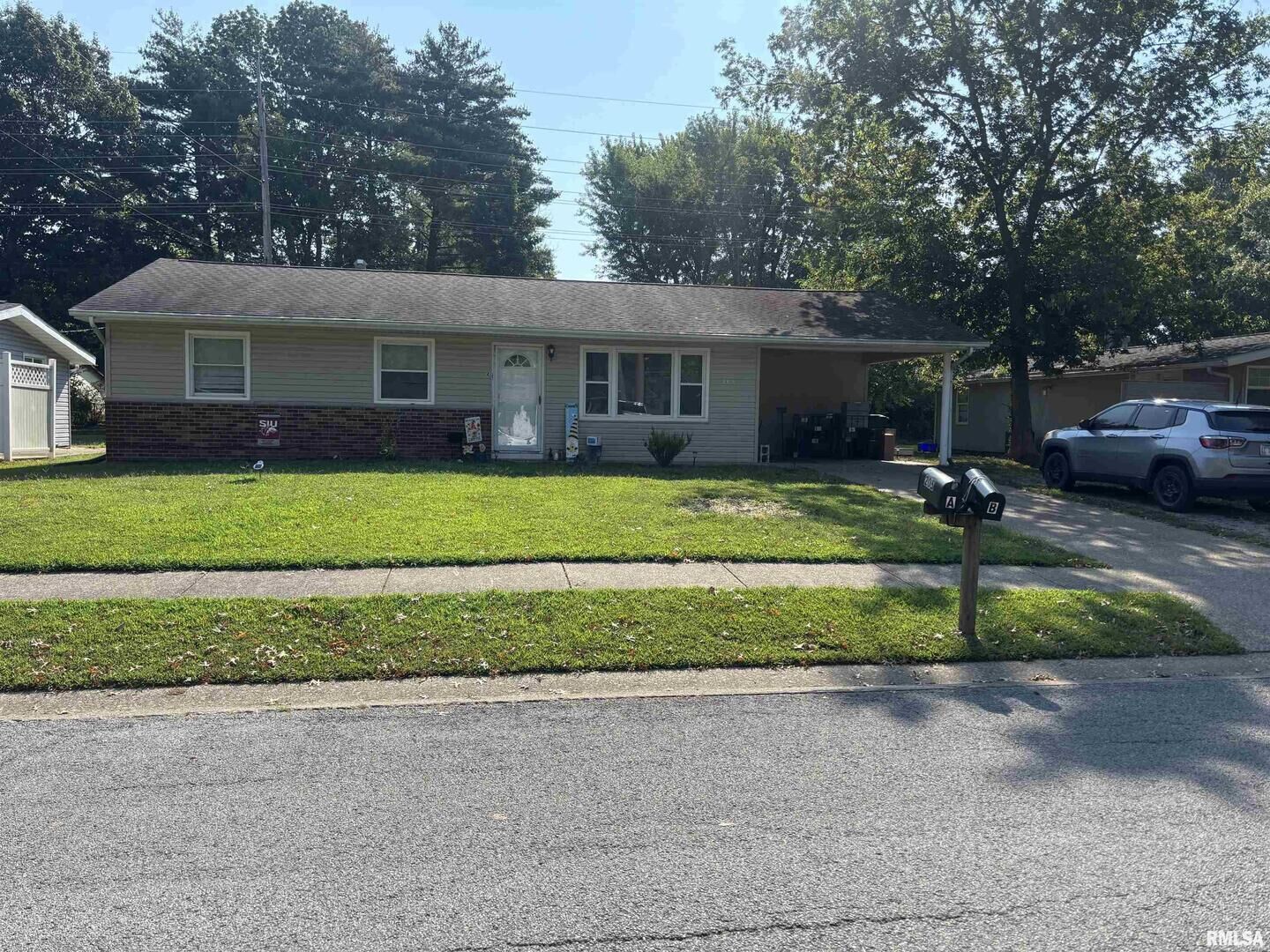 Property Photo: 205 S Emerald Ln Lane IL 62901