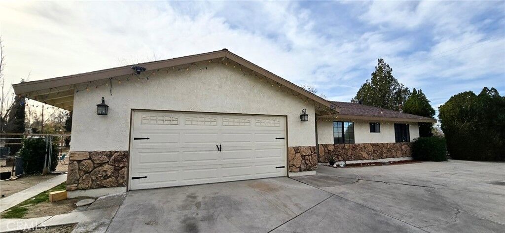 Property Photo:  15481 Eto Camino  CA 92394 