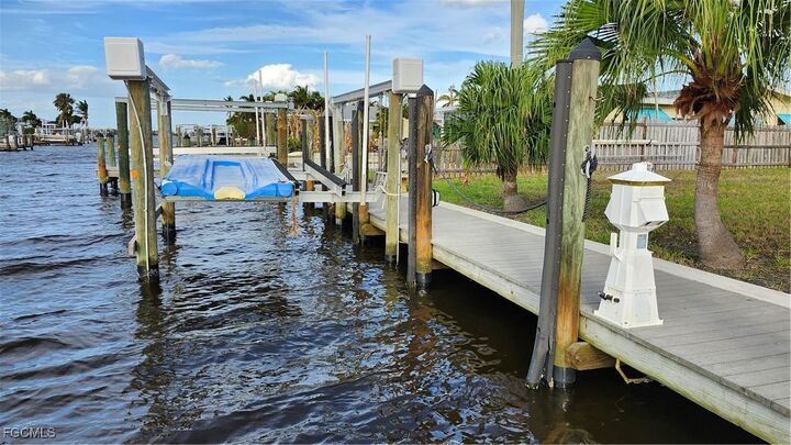 Property Photo:  2596 Bayshore Drive  FL 33993 