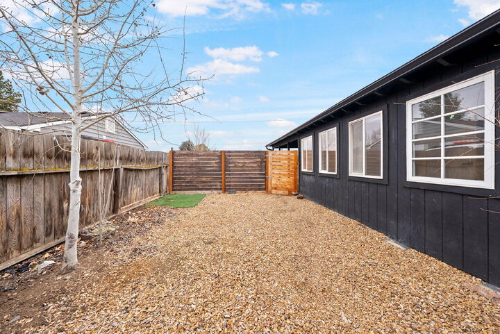 Property Photo:  480 SE Dunham Street  OR 97754 