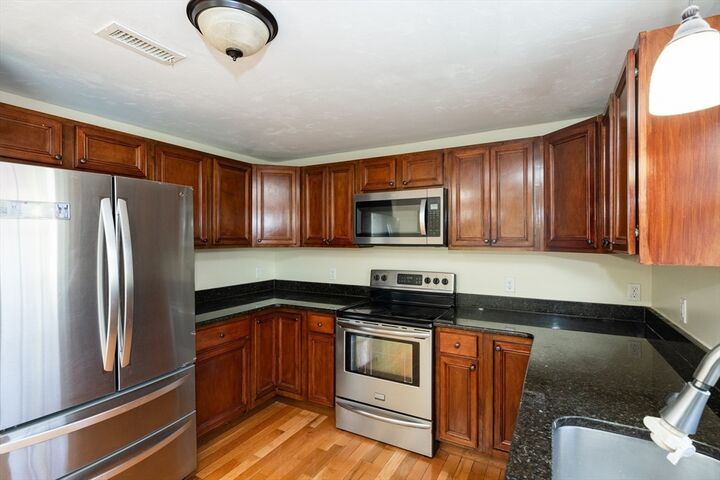 Property Photo:  83 Massasoit Rd  MA 01604 