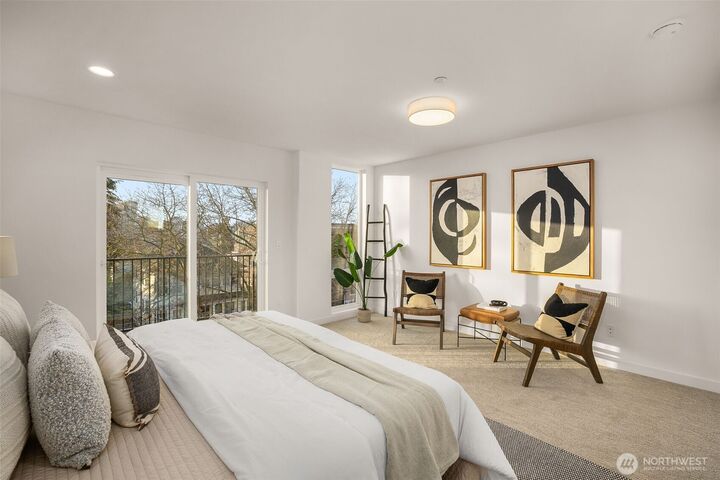 Property Photo: 916 A 15th Avenue WA 98122