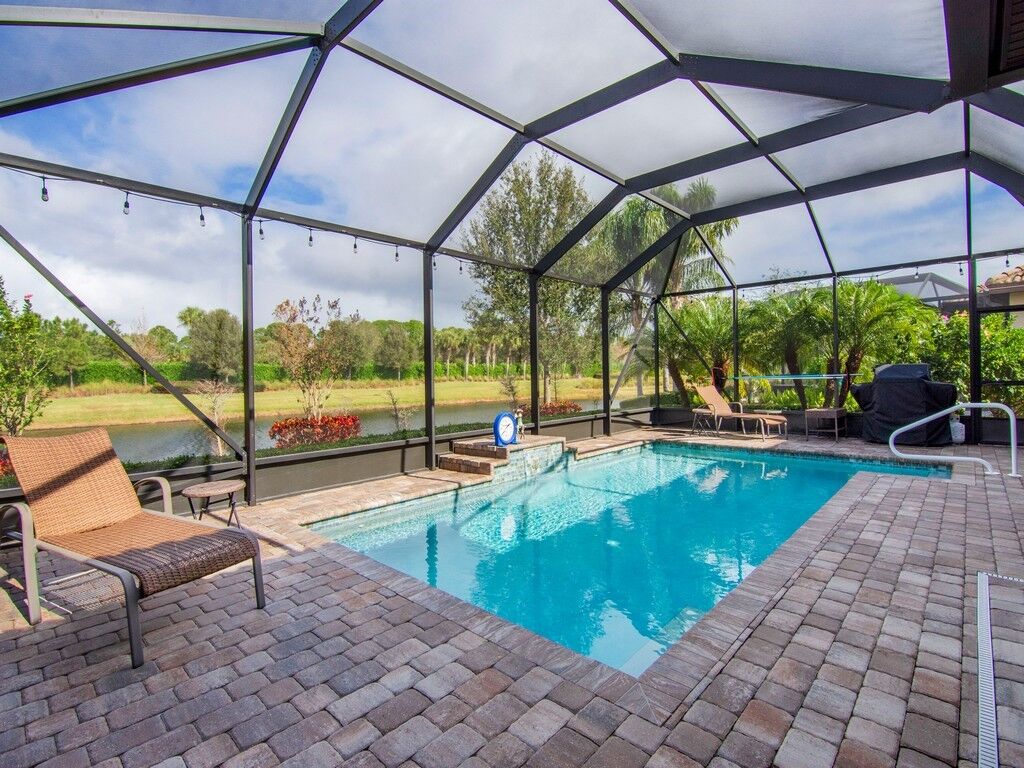 Property Photo:  5255 Turtle Creek Circle  FL 32967 