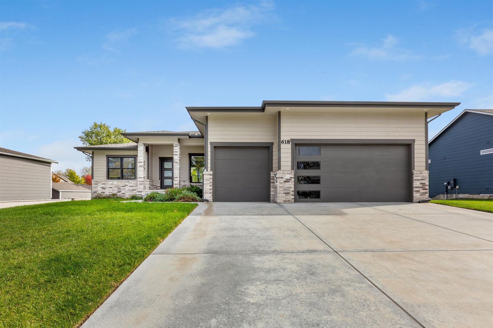 Property Photo:  618 S Clear Creek St  KS 67230 