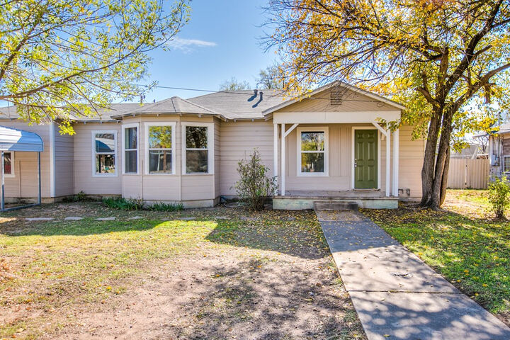 Property Photo:  611 E Ave D  TX 76903 